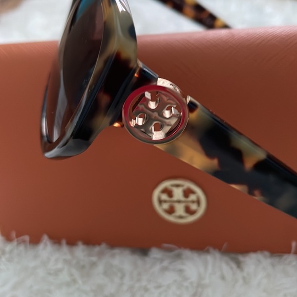 Tory Burch Sunglasses - Picture 3 of 7